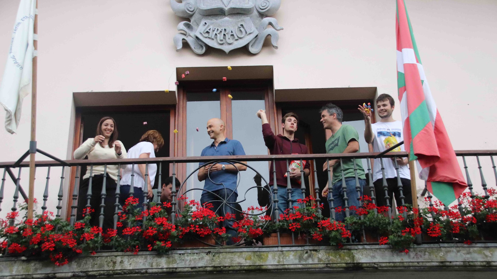 Festan murgilduko dira berriz Larraulen