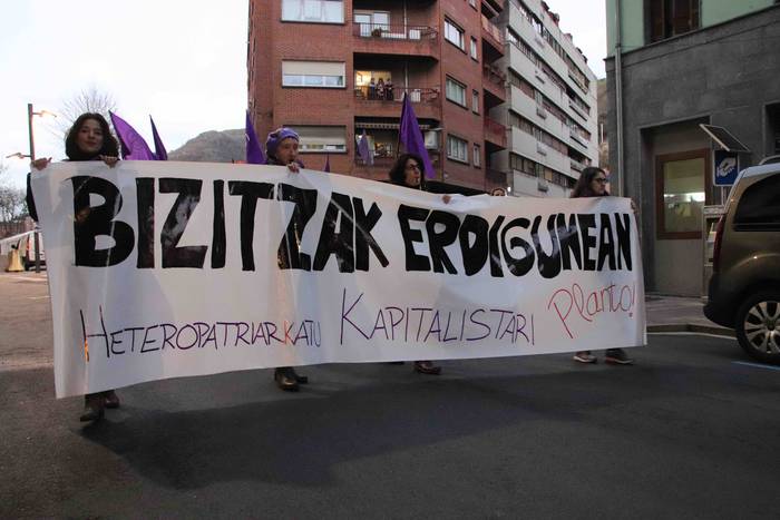 "Mundua geratu dugu" 34 1552072542731