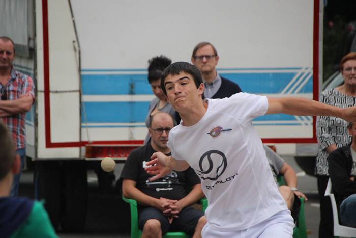 Puzgarriak, pilota eta karta 48 1501613956300