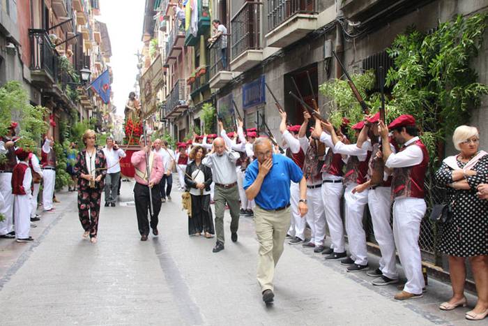 Santuek eta dantzariek poztu 105 1498312763549