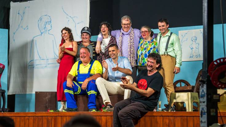 Festa giroan itxiko dute Oinarria Antzerki Topaketa