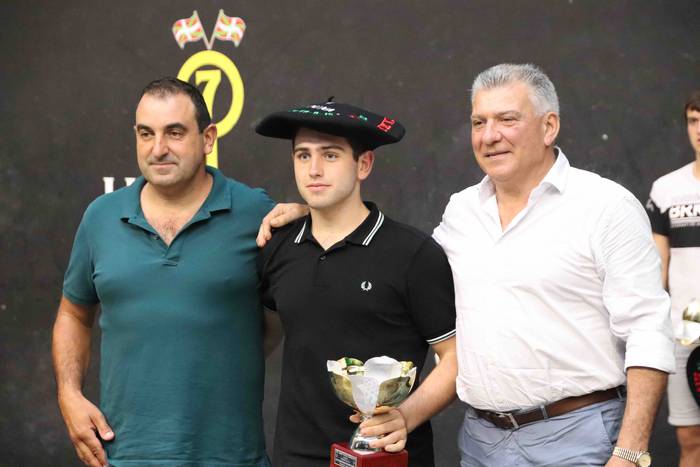 Zubizarretari jantzi dio txa 57 1568573518499