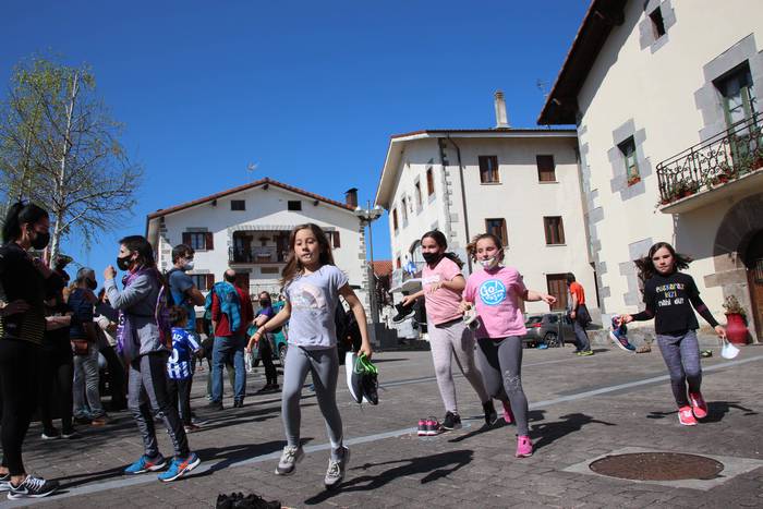 Elkartasun keinuak Adunan 10 1616942576809