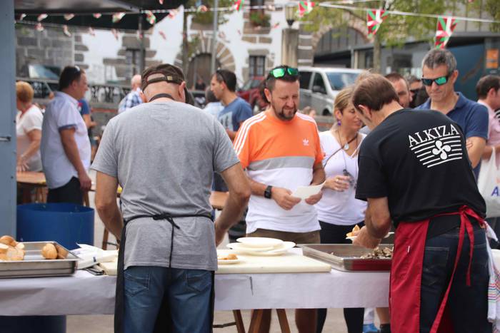 Txakolina eta sardinak, fest 6 1536498151318