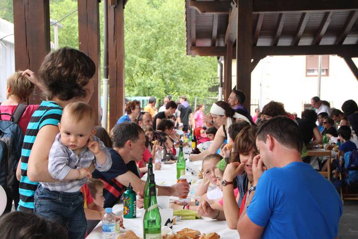 Ikaztegietako Eskola Txikiak Festa 71 1465744482158