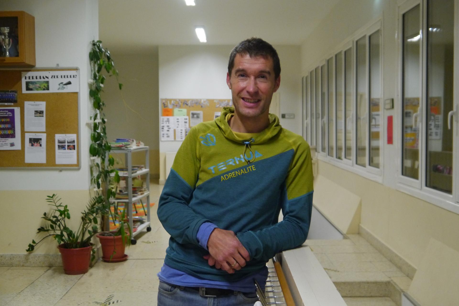 «Herriaren nortasunaren eta harremanen sortzaile dira eskola txikiak»