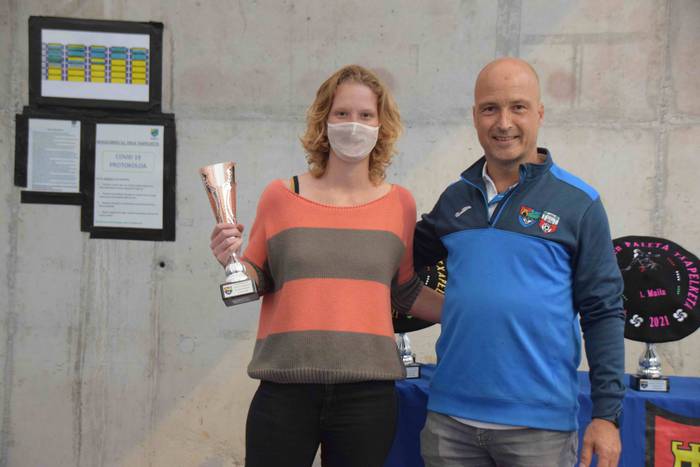 Txapelak jantzi dituzte 52.  29 1627714823184