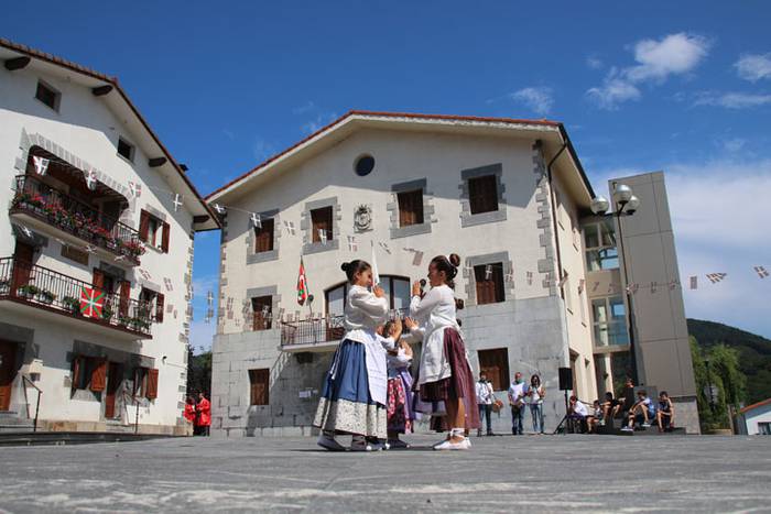 Axeriak dantzan Adunan 30 1471260855146