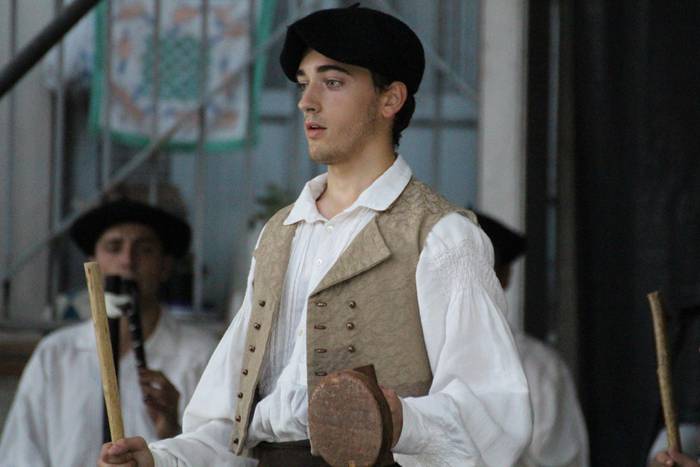 Irurako festak 2015 buruhandiak 37 1443465698825