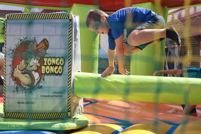 Saltoka eta jolasean pasatu  12 1660043070621