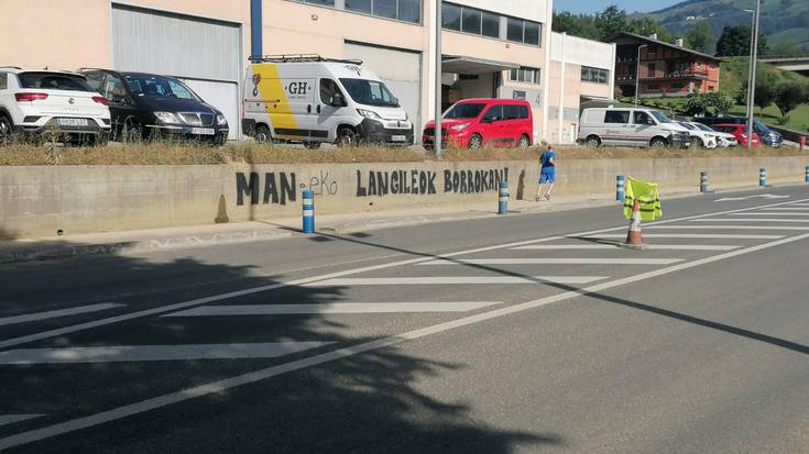 MAN enpresako langileek diote enpresak ez dituela euren eskaerak aintzat hartu