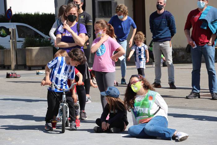 Elkartasun keinuak Adunan 20 1616942583564