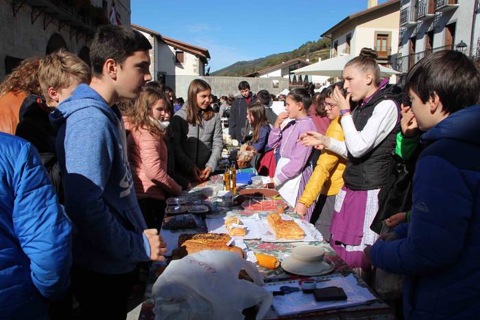 Azoka eguna ospatu dute Bera 5 1541345450044