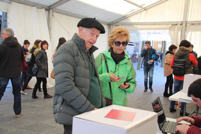 Aurpegi ezagunak bozka emate 25 1489931175080