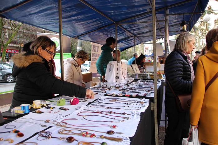 Gabonetako azokak jende asko 37 1576941765593