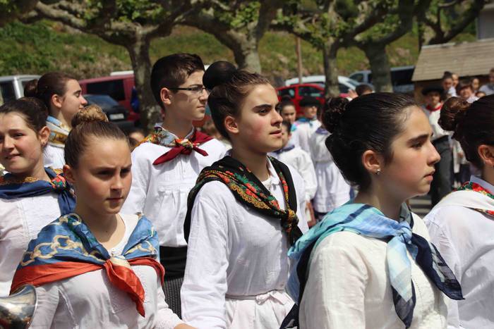 Dantzan ospatu dute Sutarrir 34 1557663369921