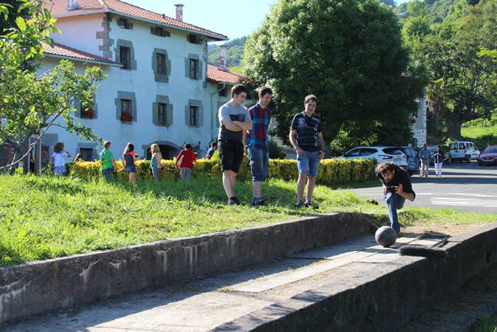 Azken egunean festarik ezin falta 5 1467567929716