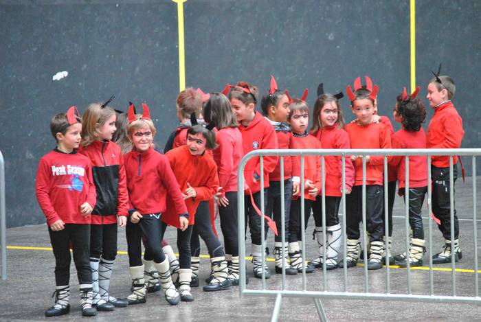 Euskal mitologiaz jantzi da  13 1582282570729