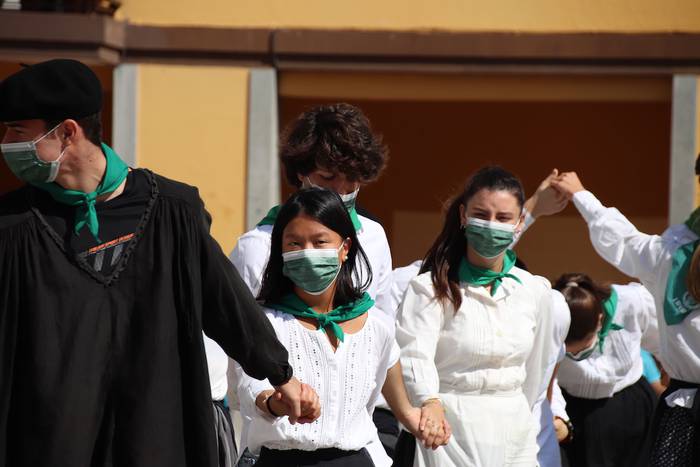 Berriro ere elkarri eskutik  27 1632576978629