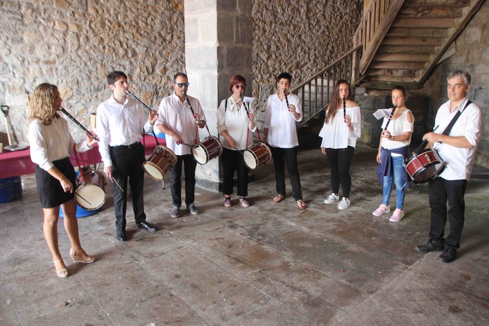 Emakumeak dantzari, lehenengo aldiz soka dantzan - 6