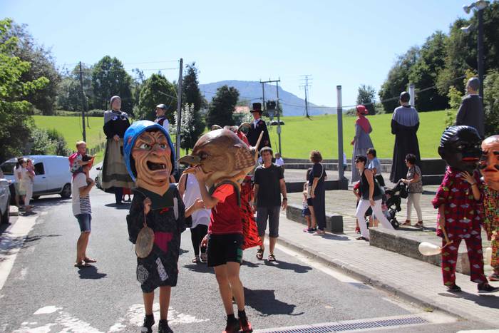 Txikiak buruhandiei ihesi ib 18 1566045831597