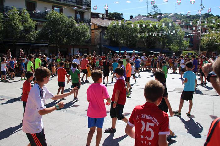 Gazteen festa egarriak ez du etenik 24 1472122569342