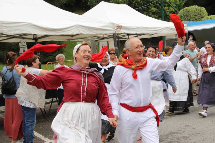 Larrain dantza egin dute Ama 35 1562505589679