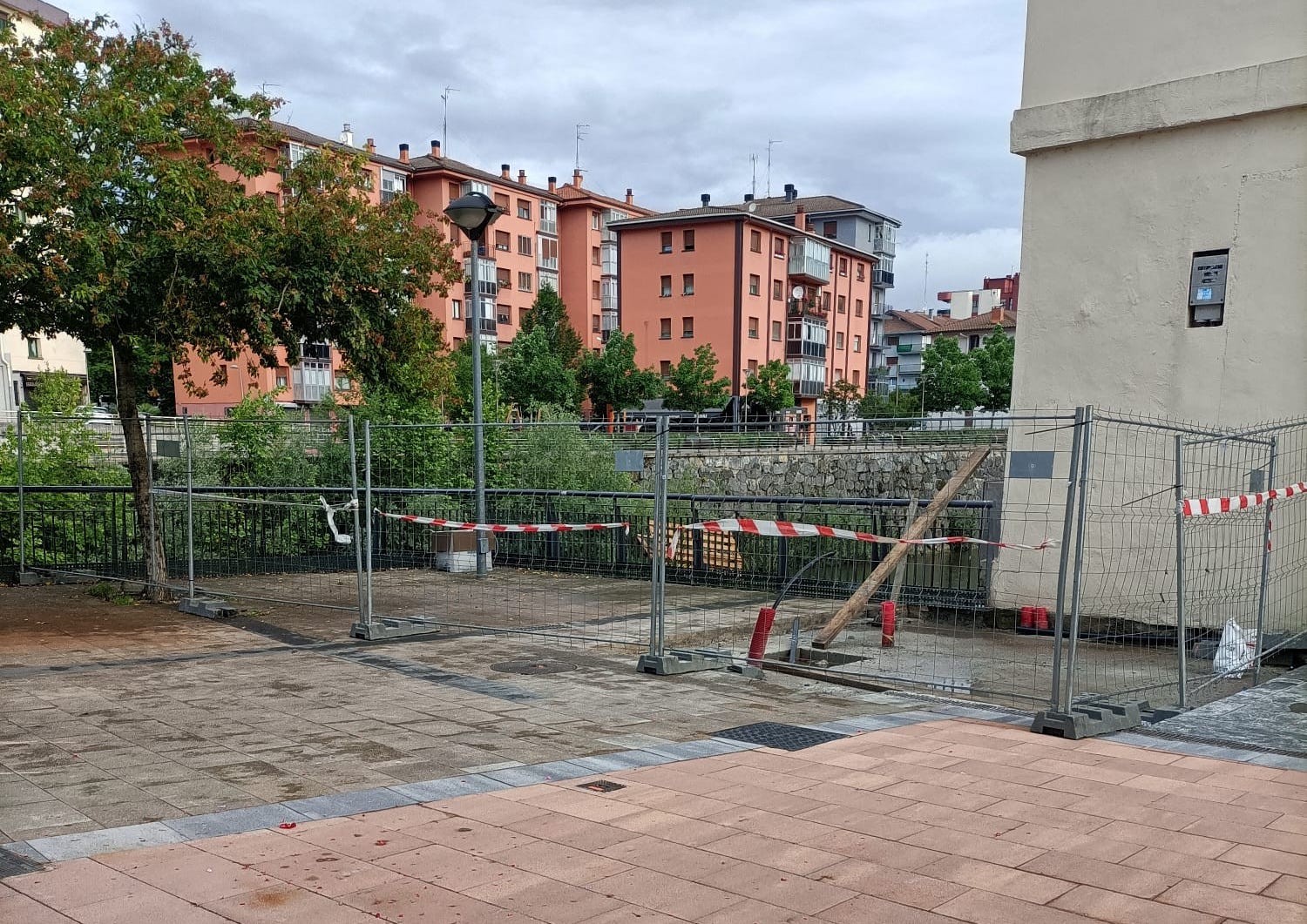 Villabonako EAJk bainu publikoen promesa ez dela bete salatu du