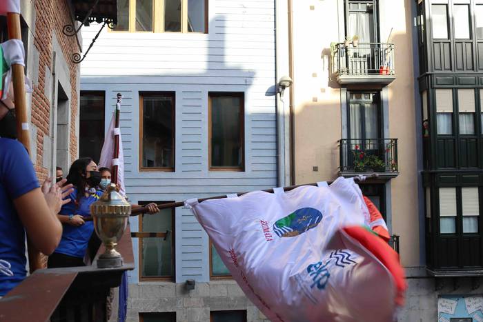 Tolosa urdinez jantzi da 17 1632073496783