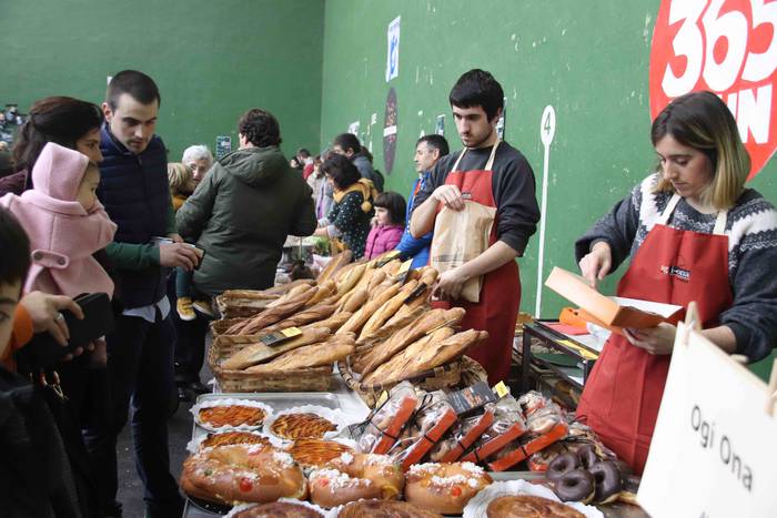 Eztiaz gozatutako Azoka Eguna igandean, Altzon