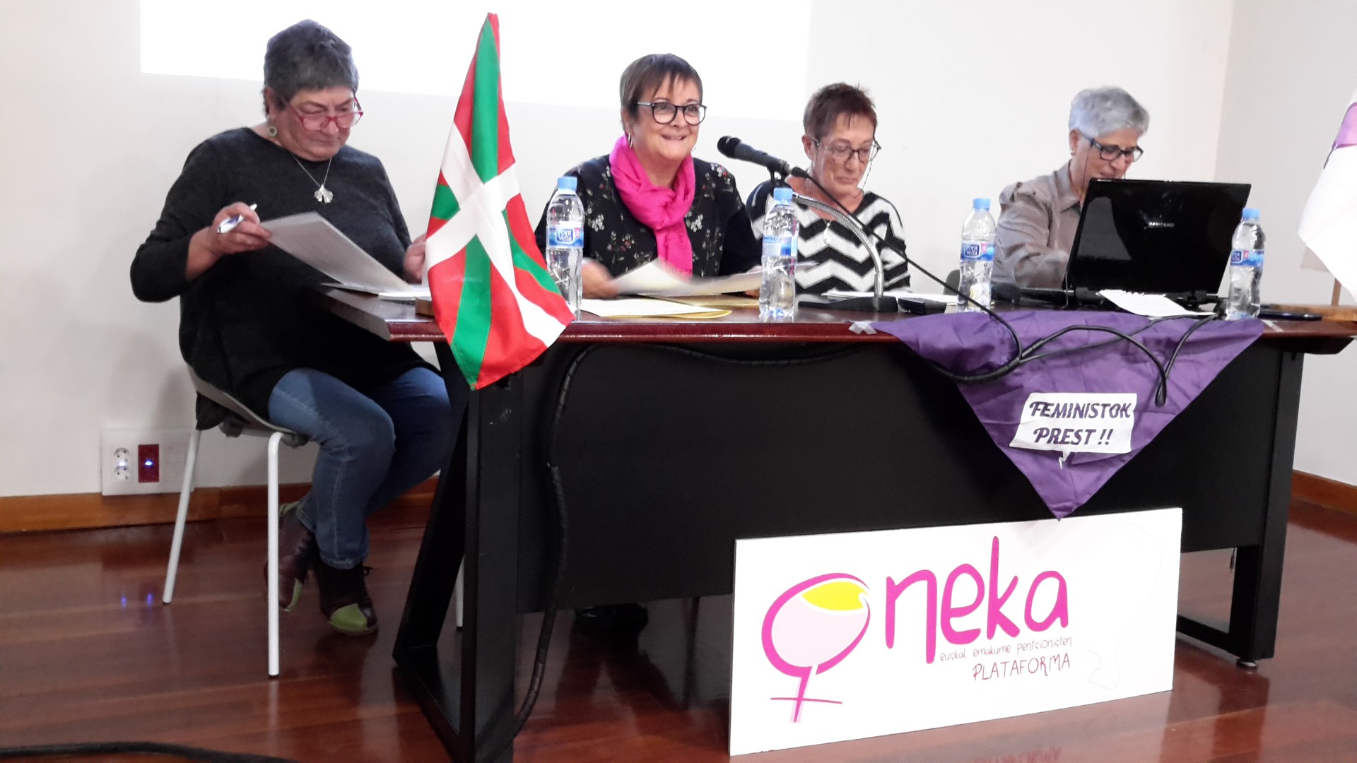 Emakume helduen indarkeriaren aurkako I. foroa, bertan behera