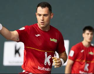 Laugarren jardunaldia eta gero, oso parekatua dago binakakoa