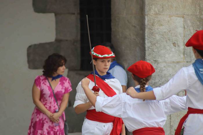 Dantza sokara batu dira emak 3 1660153163807