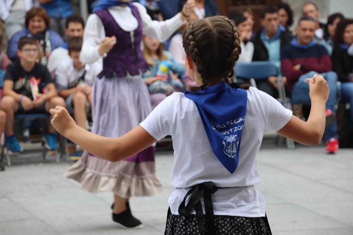 Dantzak, txistuak eta trikit 21 1565549080701