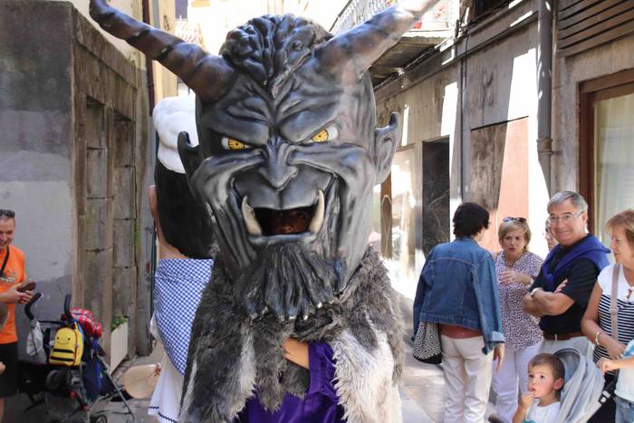 Erraldoiak eta buruhandiak T 58 1561218596342