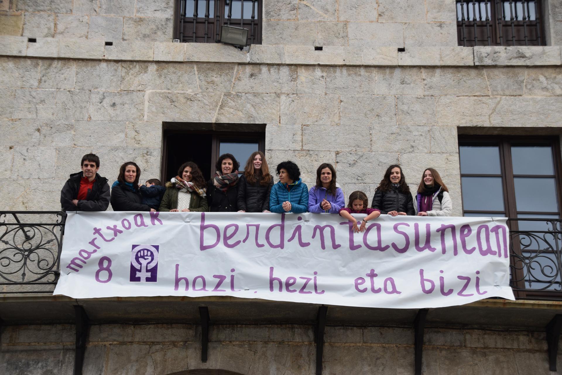 "Berastegin ere badelako zer eginik"