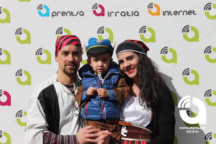 Photocoll-ean jartzeak saria 22 1488130003081