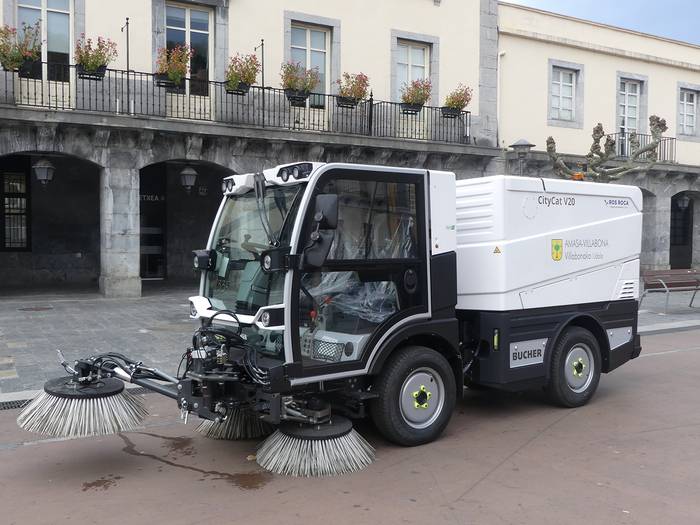 Kaleak garbitzeko makina berria eskuratu du udalak