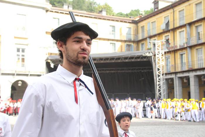 Lizarrez apaindutako kaleeta 94 1498311702338