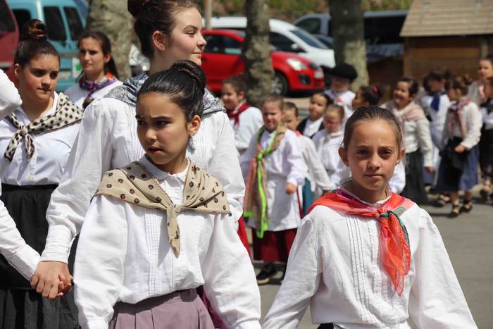 Dantzan ospatu dute Sutarrir 36 1557663373939