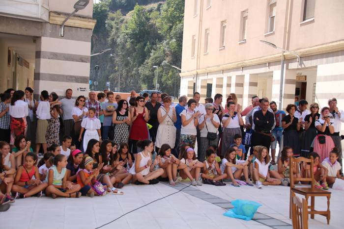 Antzezten ere fin ibili dira 7 1472209382587