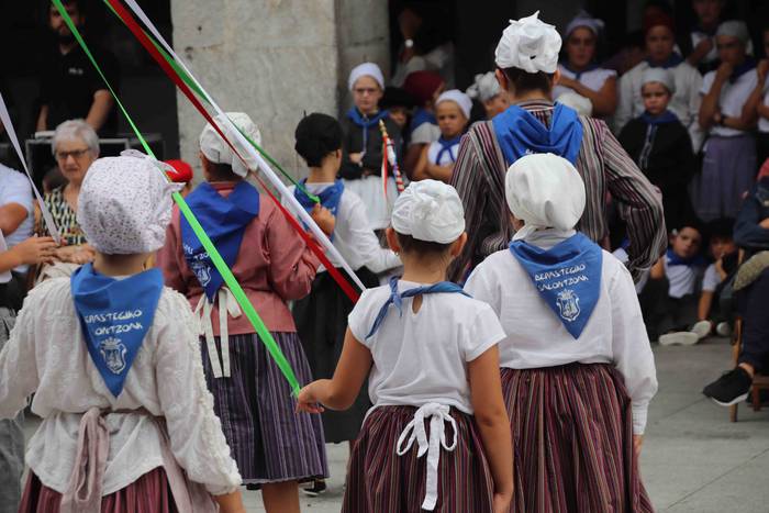 Dantzak, txistuak eta trikit 50 1565549097428