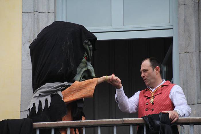 Santuek eta dantzariek poztu 156 1498313048160