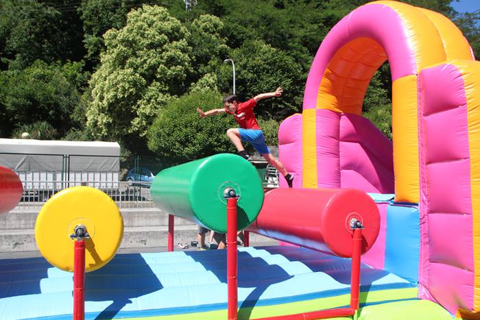 Haurrak jolasean, helduak jan eta edanean 29 1468672072402