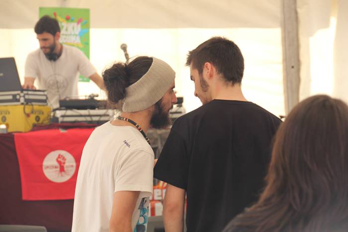 Azku Eguna bosgarrenez 15 1476544376163