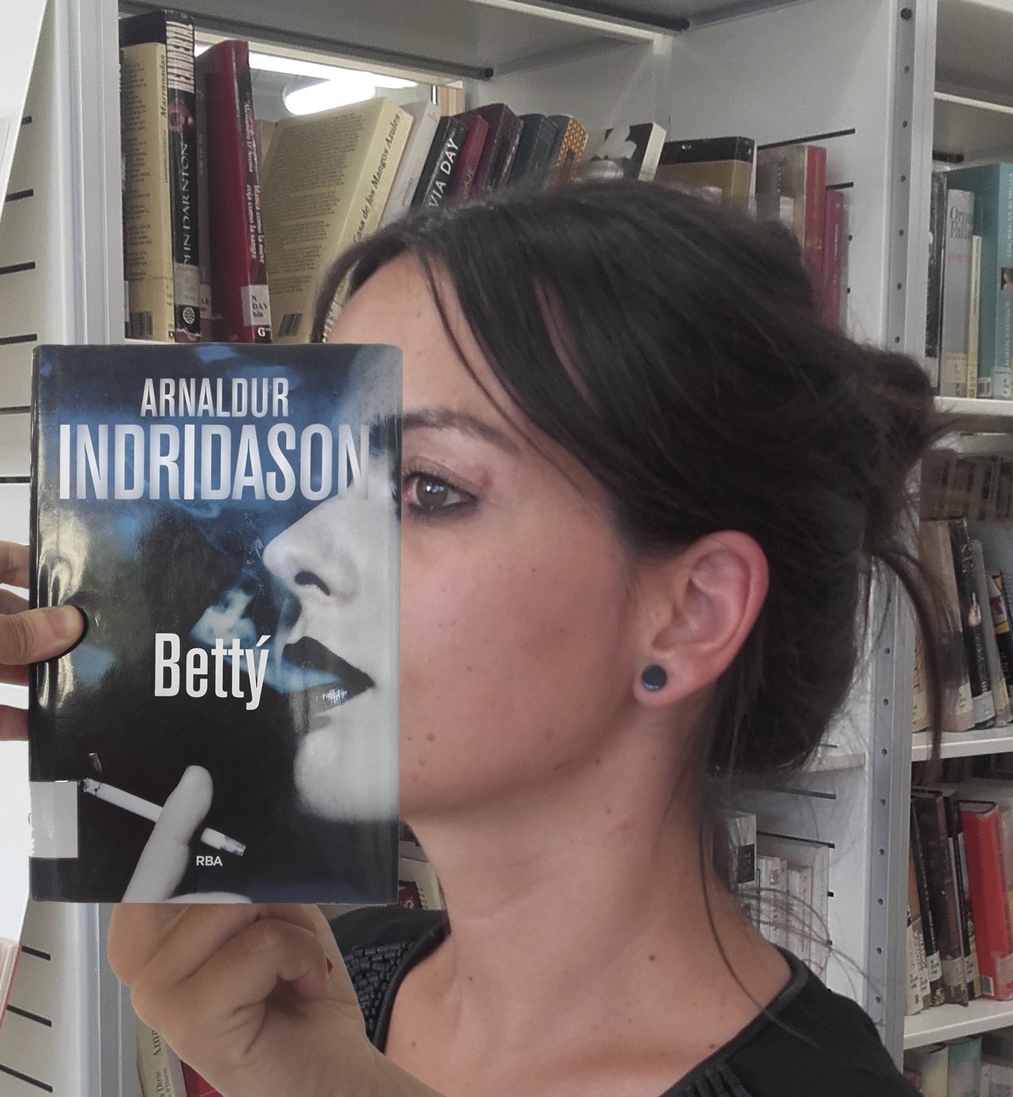 'Bookface' erakusketa antolatu dute Plazida Otaño liburutegian