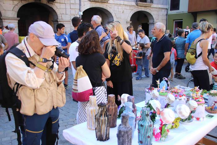 Argazki kamerak eskuan hartu 3 1569759104917