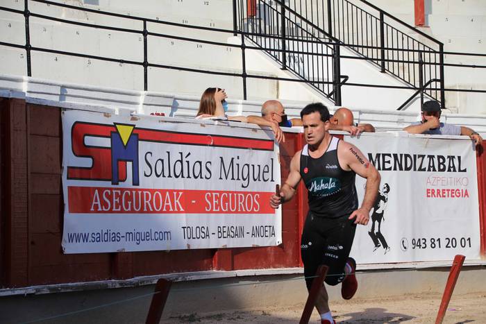 Izetatarrek jantzi dute txap 73 1624130538121