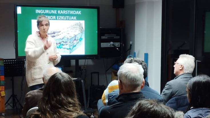 Leizeta lehengoratzeko lanen inguruan aritu dira kultur astean