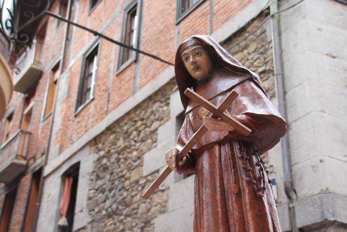 Santuek eta dantzariek poztu 85 1498312647897